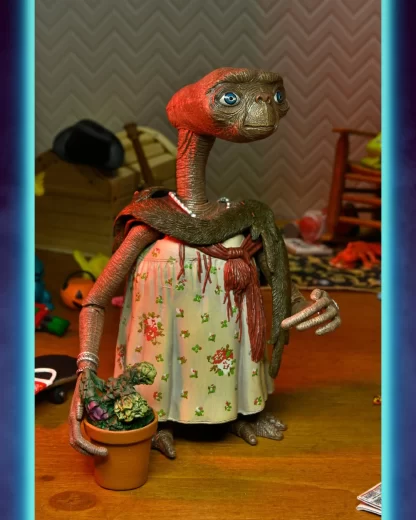 E.T. The Extra-Terrestrial 40th Anniversary Ultimate Dress Up E.T. 7" Scale Action Figure