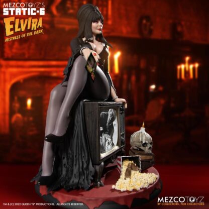 Elvira: Mistress of the Dark Static-6 Elvira 1/6 Scale Statue - Mezco Static 6